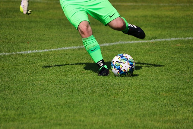 中超官方发2025赛季前四排名走势图：榜首共12次易主