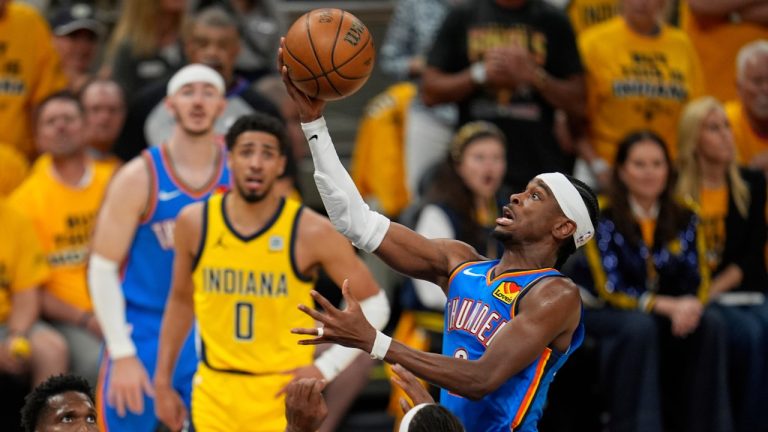 Shams：预计特雷·杨本月晚些时候复出，老鹰仍相信他